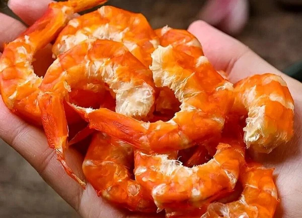 Cách làm tôm khô nhanh gọn bằng lò vi sóng