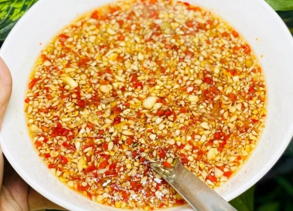 Cách pha nước chấm tỏi ớt chuẩn vị đơn giản