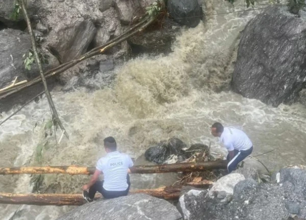 Lở đất ở vùng núi Himalaya, ít nhất 10 người thiệt mạng và hàng ngàn người mắc kẹt