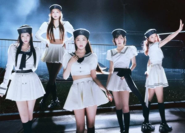 Loạt ẩn ý sau tạo hình thủy thủ huyền bí của Red Velvet