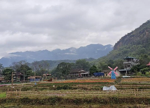 Mai Châu: Xin hãy giữ gìn nét xinh thung lũng