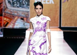 H'Hen Niê gây sốt với tạo hình lạ, body vẫn quyến rũ "hết chỗ chê" khi làm vedette cho NTK Hà Linh Thư