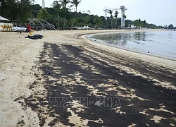 Singapore nỗ lực xử lý sự cố tràn dầu trên biển