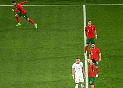 Ronaldo mắc lỗi hài hước