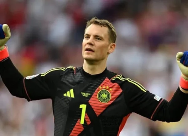 Thủ môn Manuel Neuer xô đổ nhiều kỷ lục tại EURO