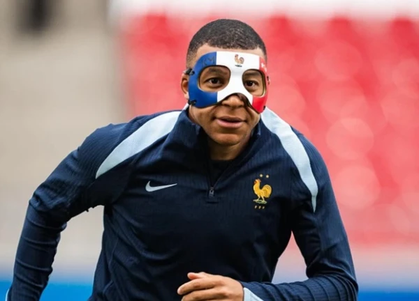 Vì sao Mbappe bị vỡ mũi nhưng vẫn không được đeo mặt nạ có cờ tuyển Pháp ra sân tại Euro 2024?