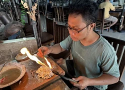 Người Bali giữ nghề truyền thống chế tác vàng bạc thủ công