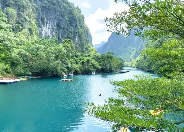 Khám phá Sông Chày: Tắm bùn độc đáo, đu dây zipline và hang Tối kỳ thú