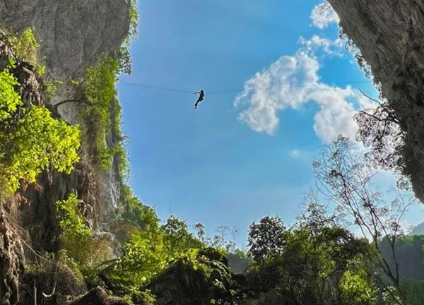 Chàng trai 30 tuổi chinh phục thành công hố sụt Canh Cảo - kỳ quan thiên nhiên ở Cao Bằng