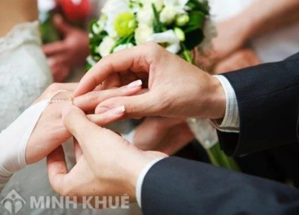 Đau đầu vì con trai đòi cưới vợ hơn 12 tuổi lại có 2 con riêng