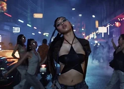 Lisa cá tính với tóc tém, da nâu, lắc hông điệu nghệ trong MV "Rockstar"