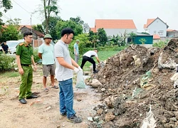 Khởi tố 3 đối tượng chôn lấp hơn 400 tấn chất thải xuống ao tại Cẩm Giàng