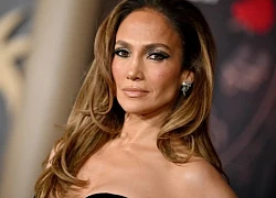 Lý do ngôi sao Jennifer Lopez đi máy bay hạng phổ thông