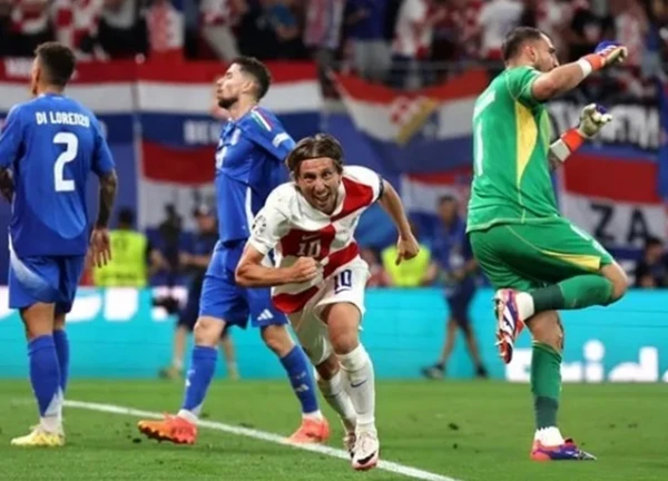 Sút tung lưới Italia, Luka Modric đi vào lịch sử Euro