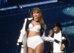 Taylor Swift nuốt phải bọ khi đang biểu diễn ở London