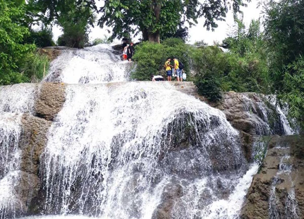 Thác Trăng (Hòa Bình) - Thắng cảnh hoang sơ ngày càng thu hút khách