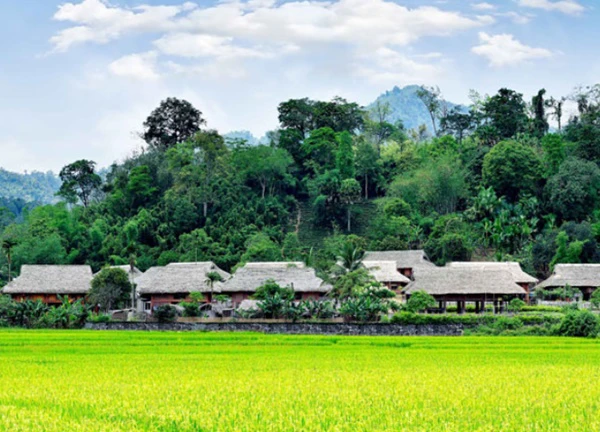 Tham quan làng du lịch dưới chân núi Hồng (Tuyên Quang)