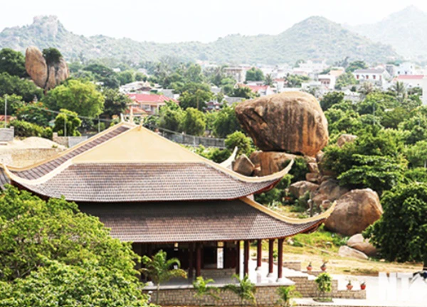 Thắng cảnh núi Đá Chồng Ninh Thuận