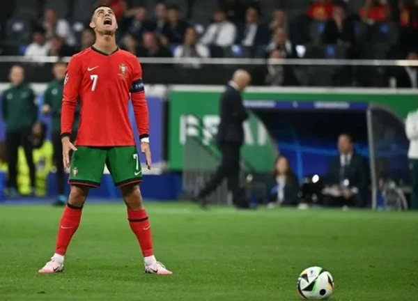 Giọt nước mắt của Ronaldo và luật bất thành văn của tuyển Bồ Đào Nha