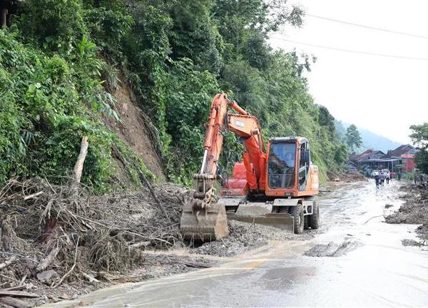 Điện Biên: Mưa kéo dài khiến nhiều tuyến đường huyết mạch bị sạt lở