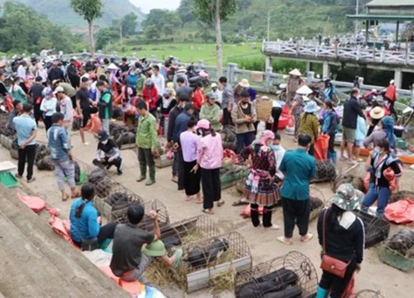 Độc đáo chợ phiên San Thàng, Lai Châu