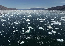 Lũ sông băng gây sạt lở, sụt lún đường ở Iceland