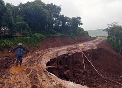 Mưa lớn kéo dài khiến nhiều tuyến đường tại Đắk Nông sạt lở