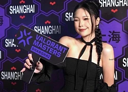 Chàng game thủ "số hưởng", được bạn gái xinh đẹp công khai làm điều này trên sóng livestream