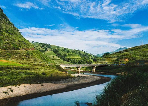 Cấm Sơn (Hà Giang): Một kỳ quan trong lòng thị xã