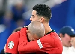 Ronaldo an ủi Pepe