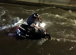 TP Hồ Chí Minh: Mưa lớn, hầm chui trước Bến xe Miền Đông mới 'thất thủ'