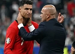 Vì sao HLV Martinez không dám cho Ronaldo ngồi dự bị?