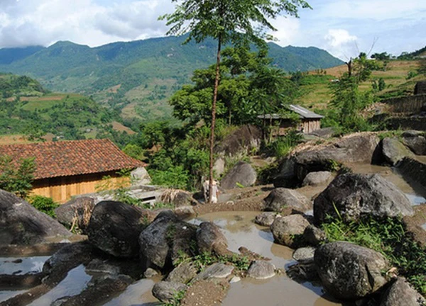 Bãi đá cổ Xín mần (Hà Giang) - Vẻ đẹp lạ và bí ẩn