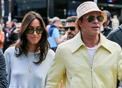 Bạn gái kém 29 tuổi của Brad Pitt: Sở hữu body nóng bỏng không thua kém gì Angelina Jolie, vừa mới ly hôn một nam diễn viên nổi tiếng