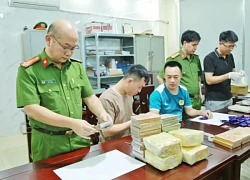 Bắt 2 đối tượng, thu giữ 27 bánh heroin và 5 kg ma túy đá