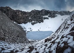 Ở độ cao 5.000 mét tại dãy Himalaya, có một hồ nước kỳ lạ với hàng trăm hài cốt người nằm bên trong!