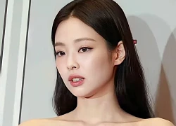 Clip hot: Jennie giả đò tỏ vẻ chán ghét người hút thuốc, sau chính mình dính scandal phì phèo nhả khói?