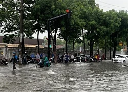 Kiên Giang: Nhiều tuyến đường ở thành phố Rạch Giá ngập sâu do mưa lớn