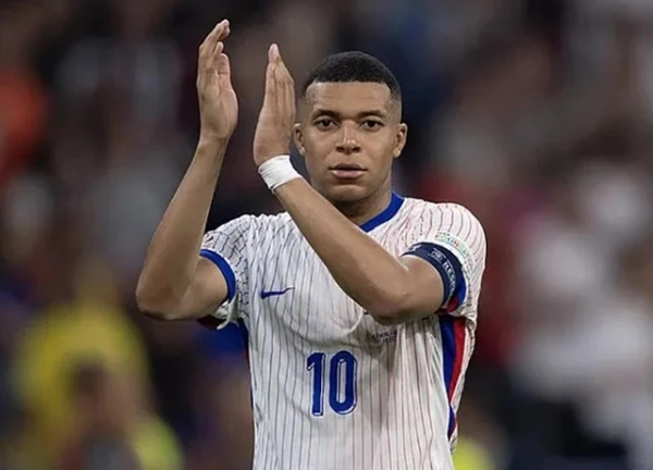 Mbappe làm sập trang web của Real Madrid