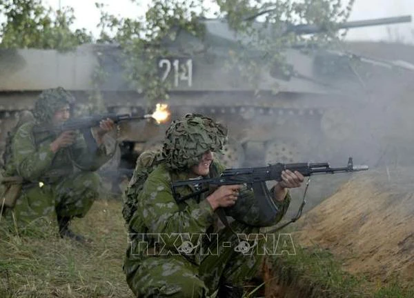 Tổng thống Belarus nêu lý do rút quân tăng cường khỏi biên giới với Ukraine