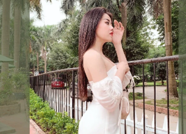 'Bỏng mắt' khi ngắm body của nữ MC thể thao sexy nhất Việt Nam