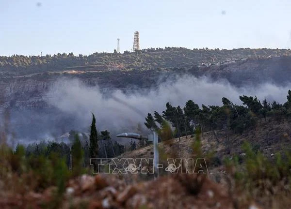 Hezbollah bắn 80 quả tên lửa vào miền Bắc Israel