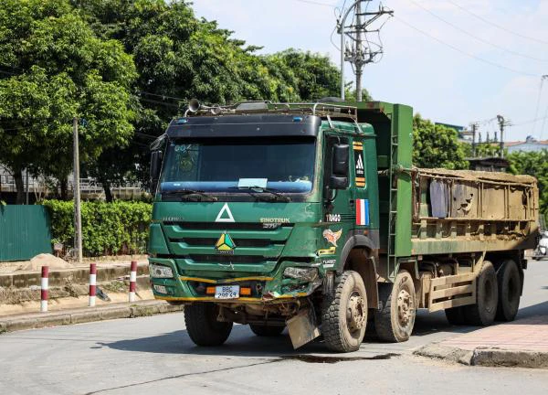 Hiện trường tai nạn liên hoàn 3 người tử vong ở Hà Nội