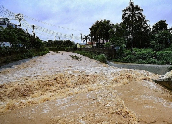 Mưa lũ làm hai người chết, gây nhiều thiệt hại tại Hòa Bình