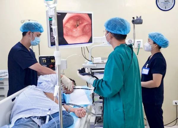 Bé 5 tuổi bị polyp đại tràng kích thức 3cm