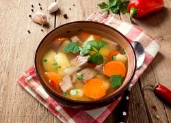 Cách nấu canh xương bò rau củ bổ dưỡng cho cả nhà