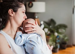 Chưa đến giỗ đầu của con trai con dâu đã sinh ngay 2 đứa, mẹ chồng tức giận đuổi đi để rồi ân hận cả cuộc đời