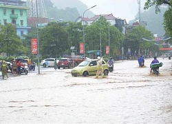 Thành phố Sơn La: Nhiều khu vực, tuyến đường bị ngập sâu do mưa lớn trên diện rộng