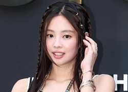 Jennie (BlackPink) dẫn đầu danh sách những ngôi sao mất hình ảnh vì hút thuốc