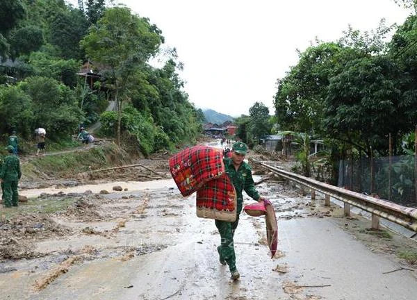 Sau trận lũ quét ở Mường Pồn, phân luồng giao thông tạm thời trên Quốc lộ 12